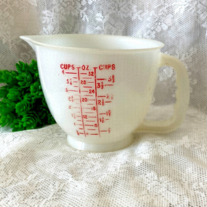Vintage Tupperware Measuring Cup with Lid, 4 Cup 1970's...